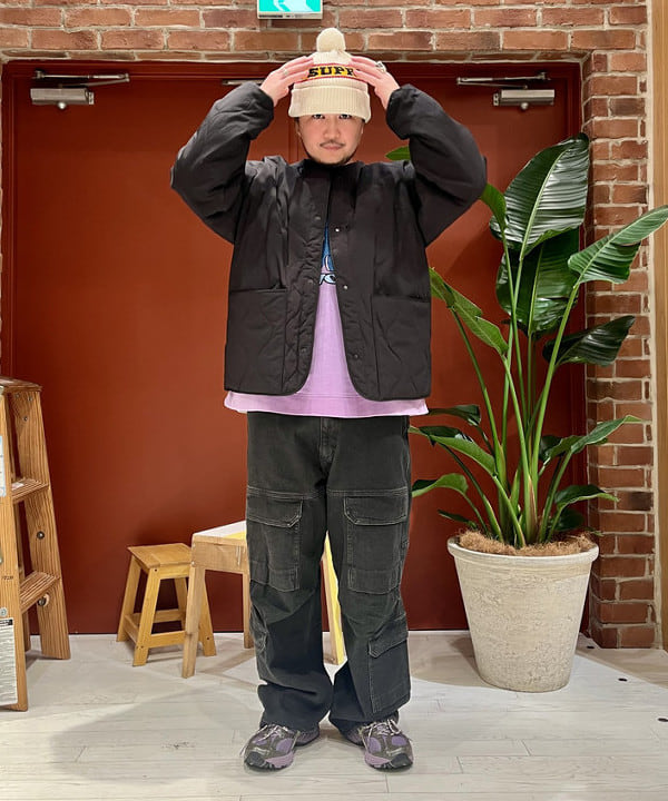 新里 京介さんの「BEAMS WOMEN｜ダブルポケット デニムパンツ」を使ったコーディネート