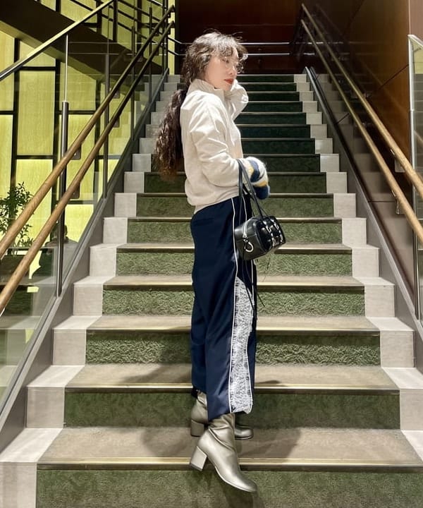 ハルキ　モモナさんの「BEAMS WOMEN｜【別注】YAHKI × HYPNOTIZE / Landscape Bag」を使ったコーディネート