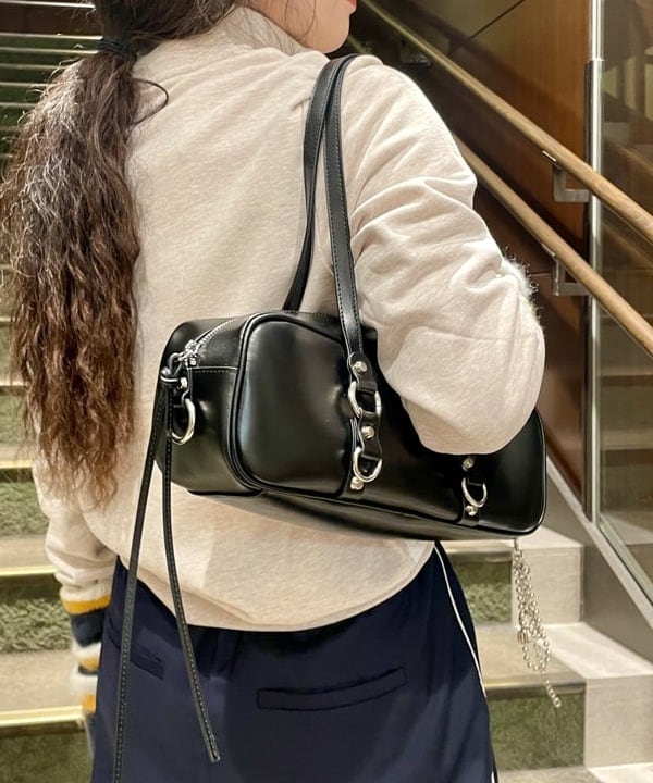ハルキ　モモナさんの「BEAMS WOMEN｜【別注】YAHKI × HYPNOTIZE / Landscape Bag」を使ったコーディネート