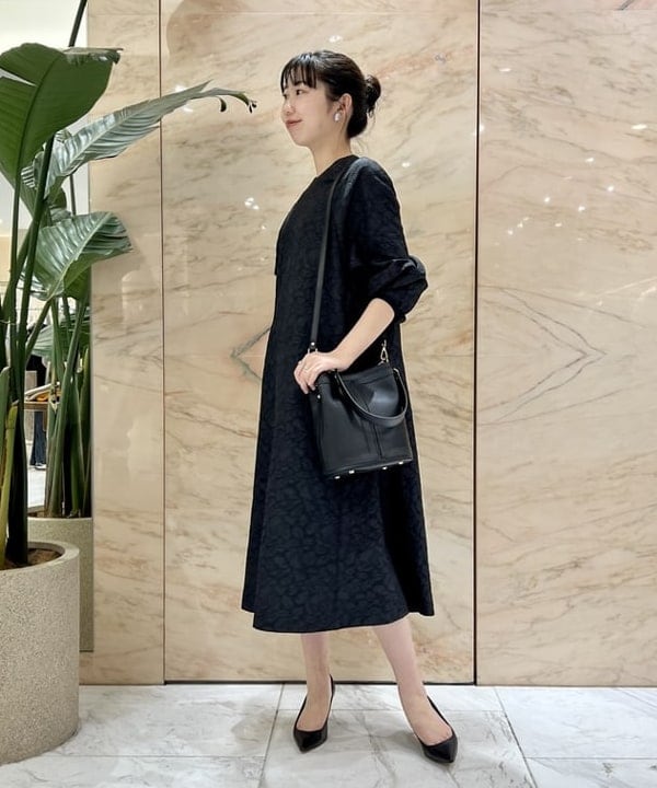 中丸　栞さんの「BEAMS WOMEN｜GIANNI NOTARO / NEW フレーム バケット バッグ」を使ったコーディネート
