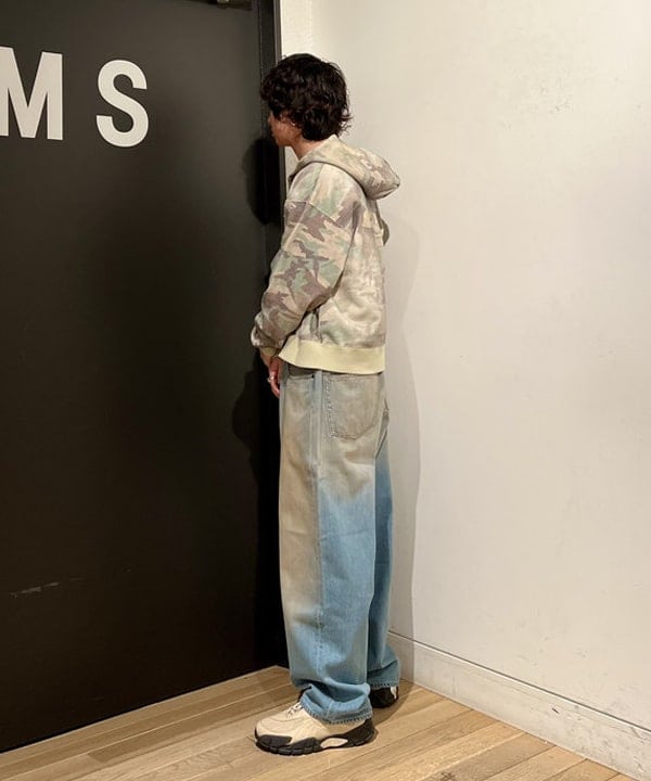 関澤 佑樹さんの「BEAMS WOMEN｜フェードカモ ジップアップ フーディ」を使ったコーディネート