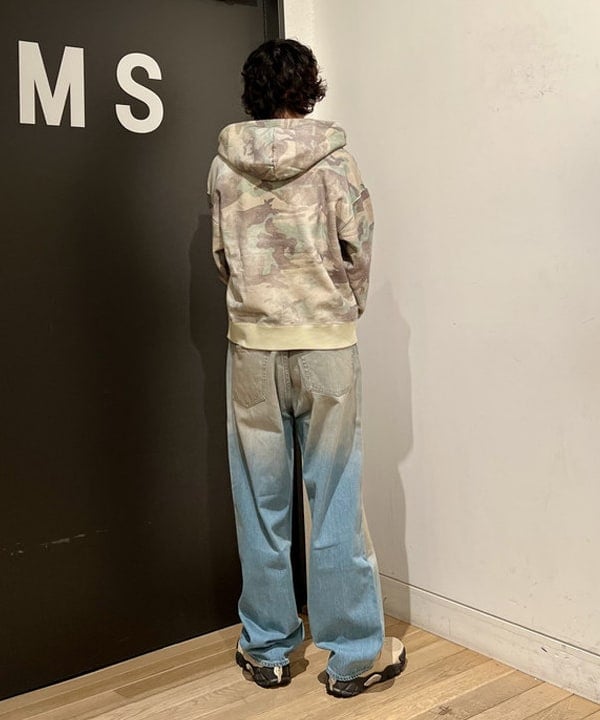 関澤 佑樹さんの「BEAMS WOMEN｜フェードカモ ジップアップ フーディ」を使ったコーディネート