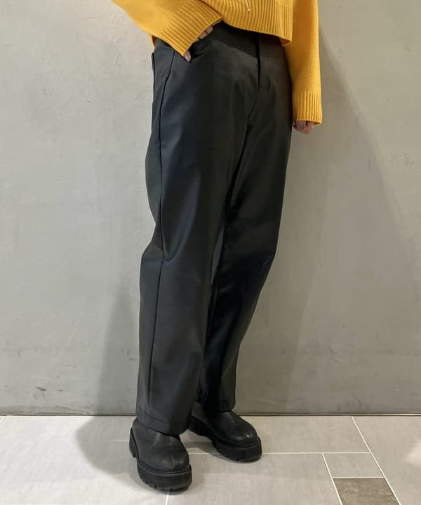 CHIHIROさんの「BEAMS WOMEN｜maturely / フェイクレザー フック イージーパンツ」を使ったコーディネート