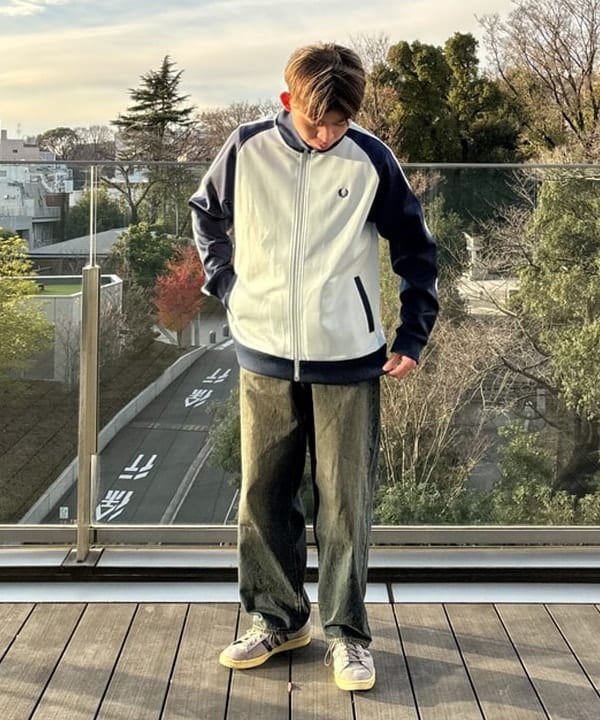 深野 諒馬さんの「BEAMS WOMEN｜BEAMS / ワイドフィット デニムパンツ」を使ったコーディネート