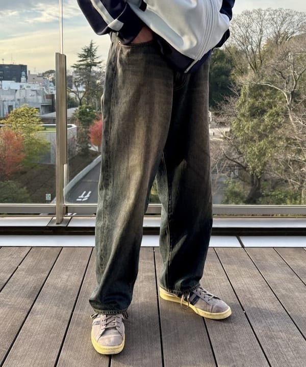 深野 諒馬さんの「BEAMS WOMEN｜BEAMS / ワイドフィット デニムパンツ」を使ったコーディネート