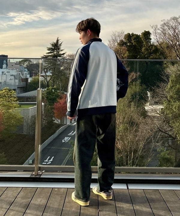 深野 諒馬さんの「BEAMS WOMEN｜BEAMS / ワイドフィット デニムパンツ」を使ったコーディネート