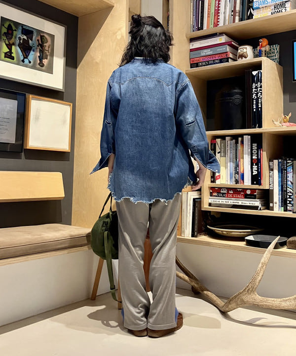 小原 もこさんの「BEAMS WOMEN｜【別注】Lee / ダメージ & リペア ウエスタン シャツ」を使ったコーディネート