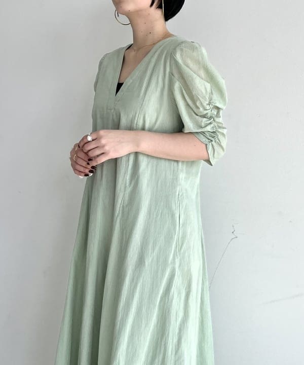 shirakiさんの「BEAMS WOMEN｜【別注】ne Quittez pas / ボイル ギャザースリーブ ワンピース」を使ったコーディネート