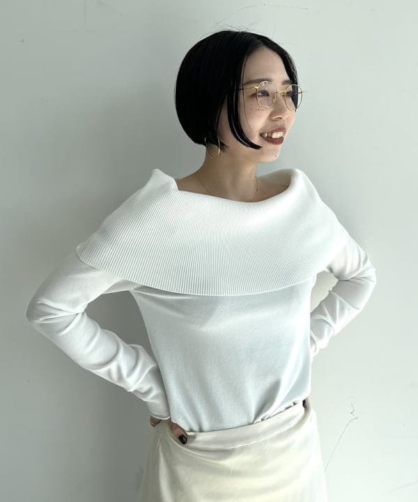 shirakiさんの「BEAMS WOMEN｜オフショルダー プルオーバーニット」を使ったコーディネート