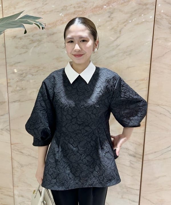 佐藤 美樹さんの「BEAMS WOMEN｜フクレ織りジャカード アタッチドカラー ブラウス＊」を使ったコーディネート