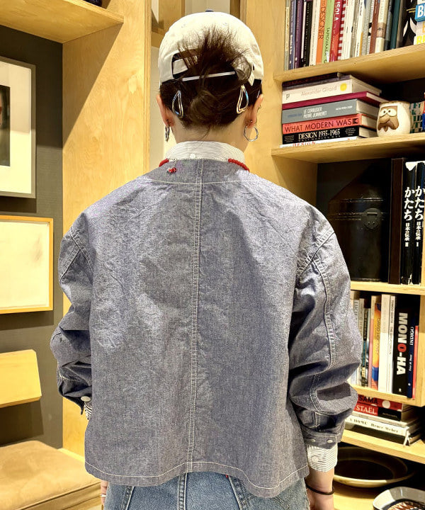 吉野 多恵さんの「BEAMS WOMEN｜【別注】BRIEFING / ヘルメット バッグ レオパード」を使ったコーディネート