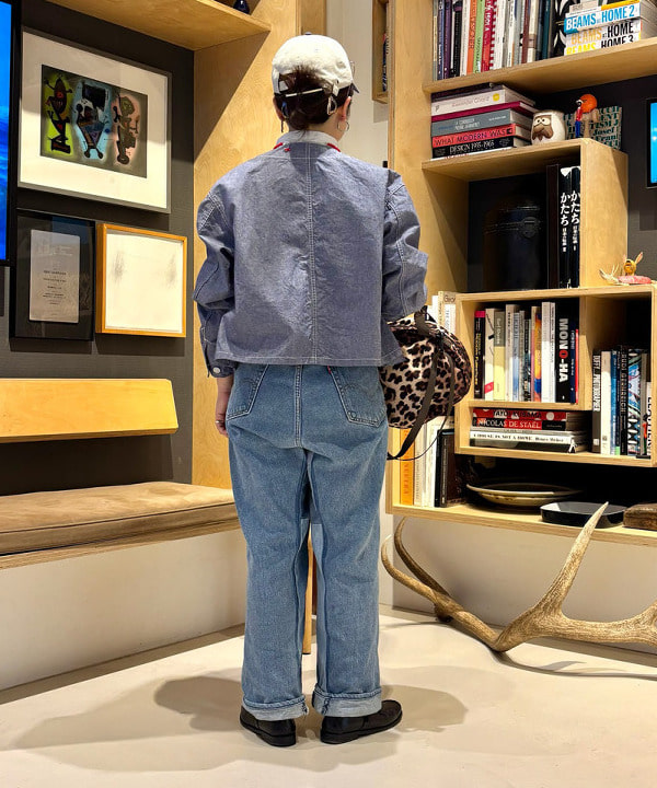 吉野 多恵さんの「BEAMS WOMEN｜【別注】BRIEFING / ヘルメット バッグ レオパード」を使ったコーディネート