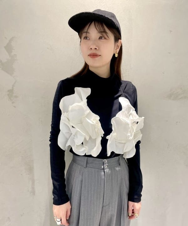カタヤマ アヤさんの「BEAMS WOMEN｜ガーゼ フライス タートルネック トップス」を使ったコーディネート