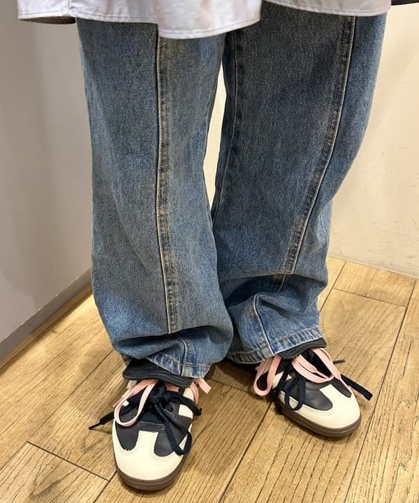 オカベ　アヤカさんの「BEAMS WOMEN｜タフタ ギャザー ヨーク ミニ ワンピース」を使ったコーディネート