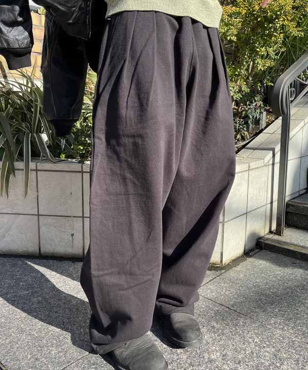 菊田 悠さんの「BEAMS WOMEN｜ユーズド加工 レザー ショートブルゾン」を使ったコーディネート