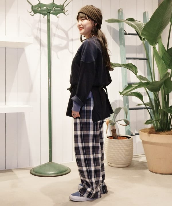 ナガオカ サキさんの「BEAMS WOMEN｜コットン サーマル クルーネック ロングスリーブ Tシャツ」を使ったコーディネート