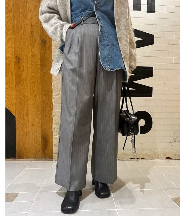 川口 恵さんの「BEAMS WOMEN｜ソフト シャギー Vネック カーディガン」を使ったコーディネート