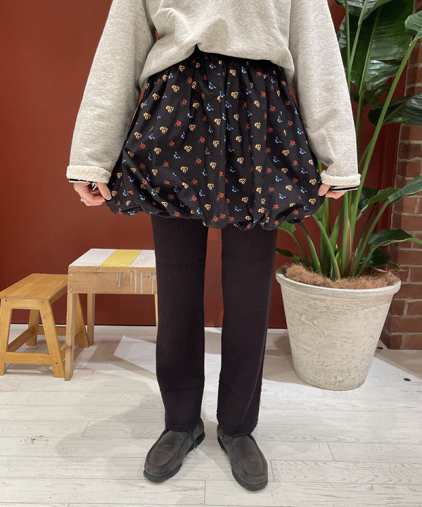 サカサイスズカさんの「BEAMS WOMEN｜ミリタリー ニットパンツ」を使ったコーディネート