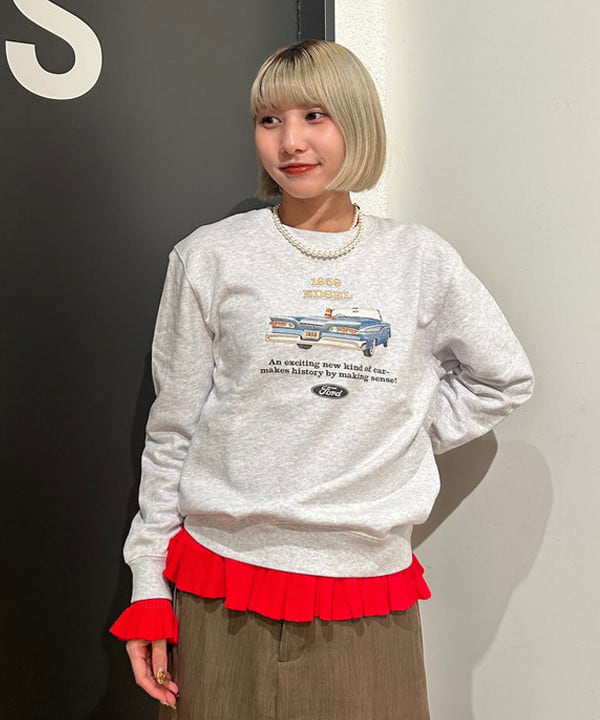 佐藤 亜美さんの「BEAMS WOMEN｜リブ フリル ヘム クルーネック ニット」を使ったコーディネート