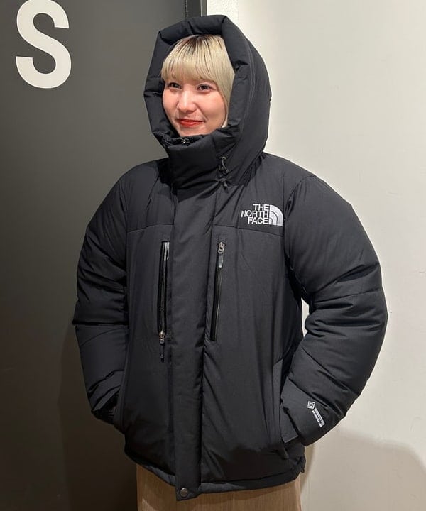 佐藤 亜美さんの「BEAMS WOMEN｜リブ フリル ヘム クルーネック ニット」を使ったコーディネート