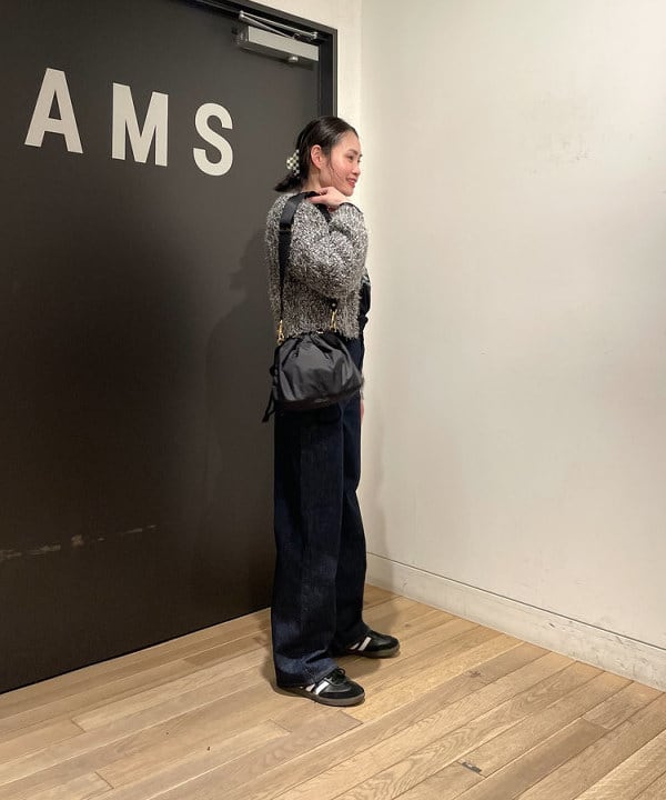 鈴木 亜美さんの「BEAMS WOMEN｜upper hights × Demi-Luxe BEAMS / 別注 THE NIECE デニムパンツ」を使ったコーディネート