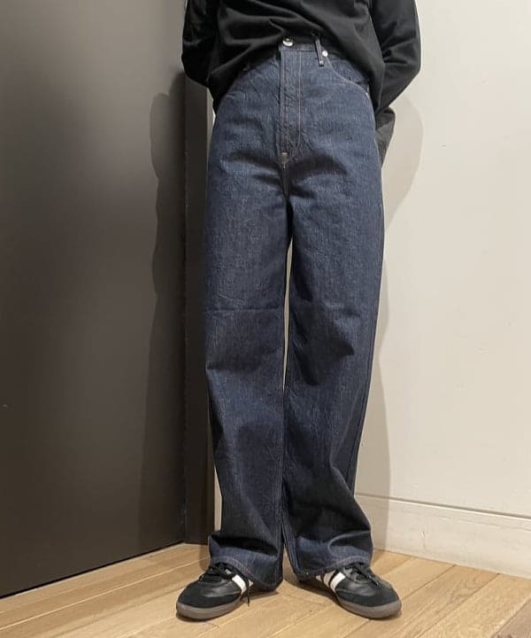 鈴木 亜美さんの「BEAMS WOMEN｜upper hights × Demi-Luxe BEAMS / 別注 THE NIECE デニムパンツ」を使ったコーディネート