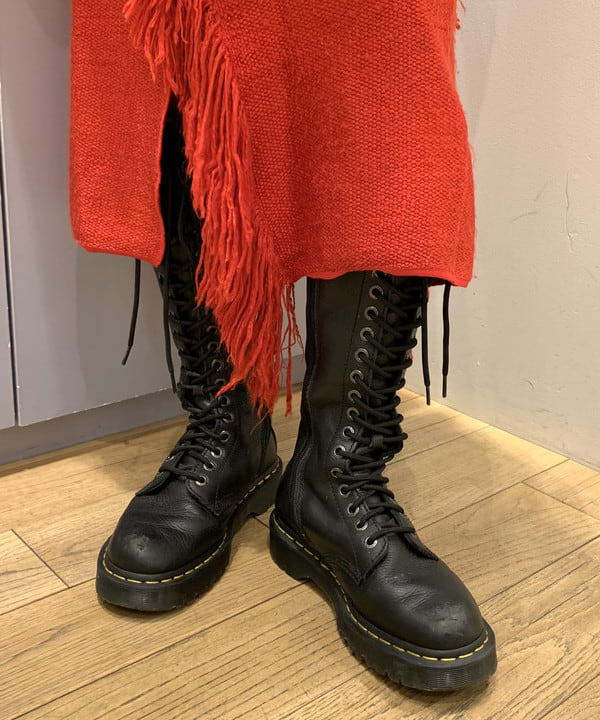 れいなさんの「BEAMS WOMEN｜Dr.Martens / 1B60 BEX 20 ホール ブーツ」を使ったコーディネート