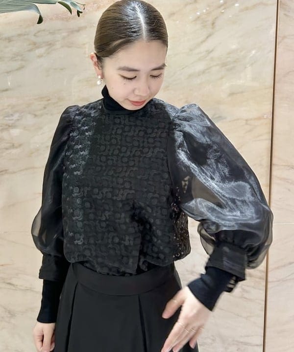 佐藤 美樹さんの「BEAMS WOMEN｜エンブロイダリー パフスリーブ ブラウス」を使ったコーディネート