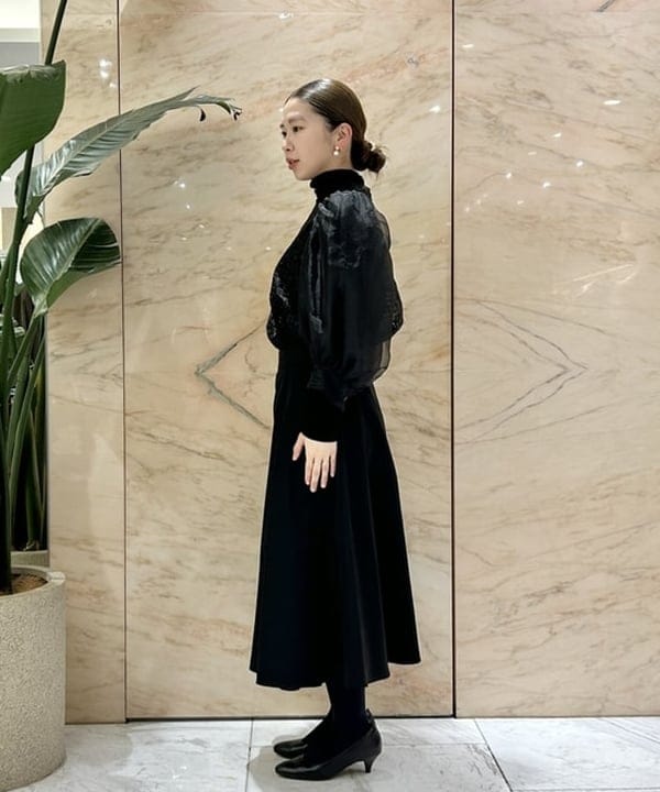 佐藤 美樹さんの「BEAMS WOMEN｜エンブロイダリー パフスリーブ ブラウス」を使ったコーディネート