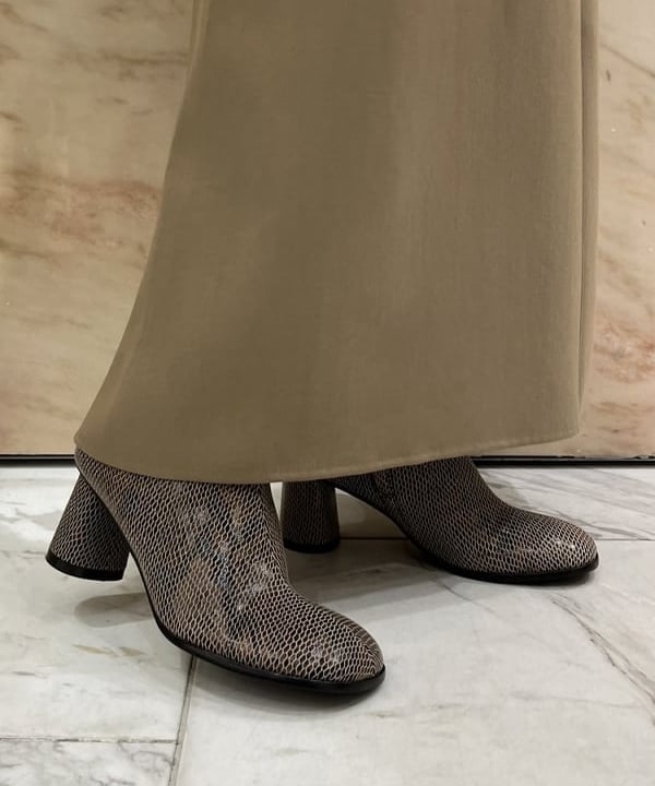 関 桂子さんの「BEAMS WOMEN｜サテン マーメイドスカート」を使ったコーディネート