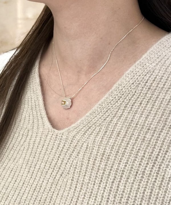 関 桂子さんの「BEAMS WOMEN｜サテン マーメイドスカート」を使ったコーディネート