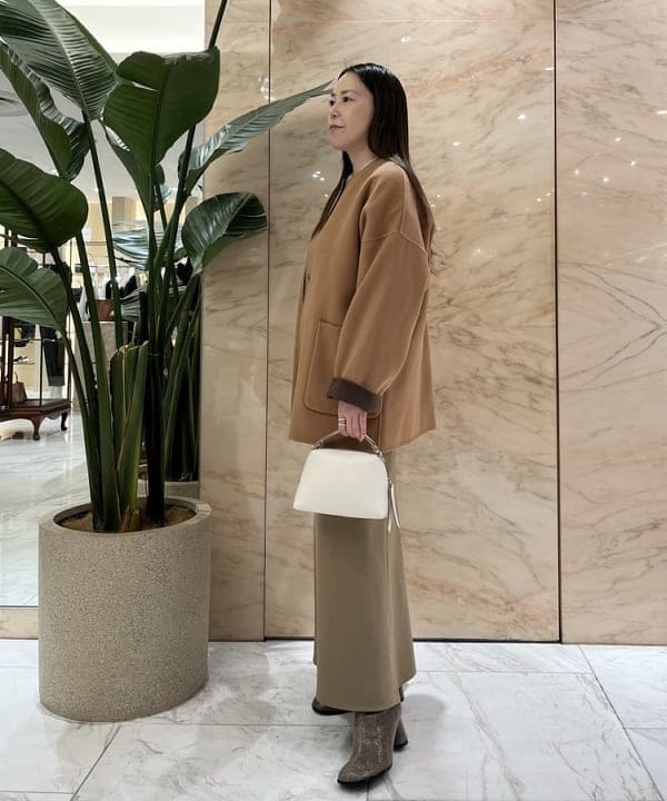 関 桂子さんの「BEAMS WOMEN｜サテン マーメイドスカート」を使ったコーディネート