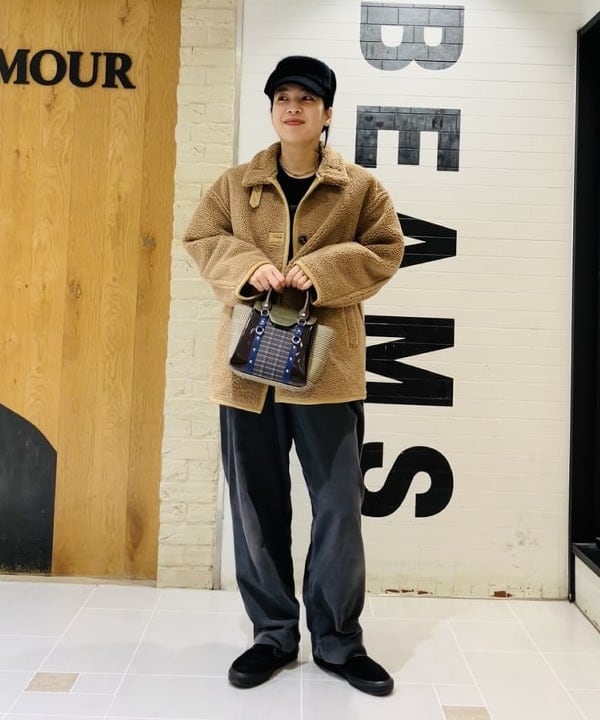 岡 弥生さんの「BEAMS WOMEN｜パターンチェック バッグ」を使ったコーディネート