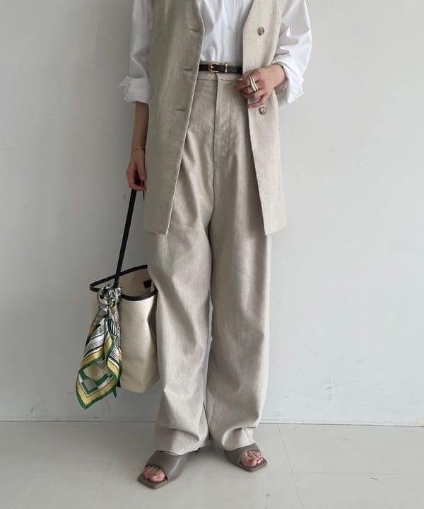 Ichika Hondaさんの「BEAMS WOMEN｜【別注】TICCA / ソリッド リネン タック パンツ」を使ったコーディネート