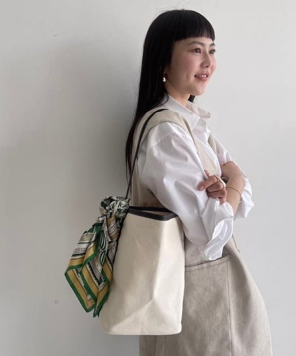 Ichika Hondaさんの「BEAMS WOMEN｜【別注】TICCA / ソリッド リネン タック パンツ」を使ったコーディネート