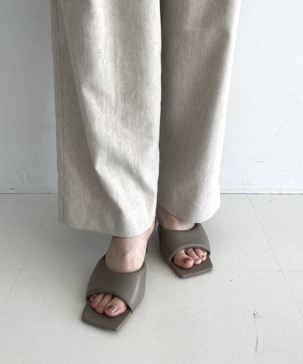 Ichika Hondaさんの「BEAMS WOMEN｜【別注】TICCA / ソリッド リネン タック パンツ」を使ったコーディネート