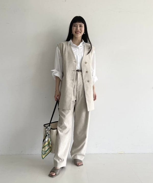 Ichika Hondaさんの「BEAMS WOMEN｜【別注】TICCA / ソリッド リネン タック パンツ」を使ったコーディネート