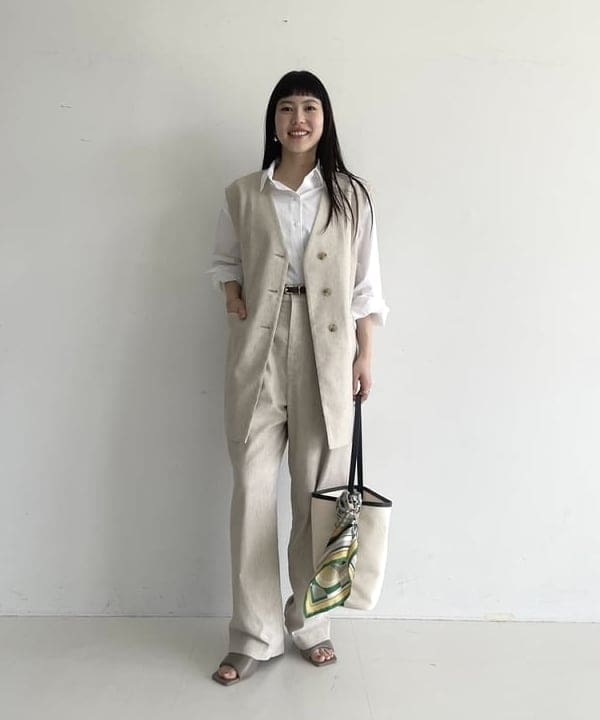 Ichika Hondaさんの「BEAMS WOMEN｜【別注】TICCA / ソリッド リネン タック パンツ」を使ったコーディネート