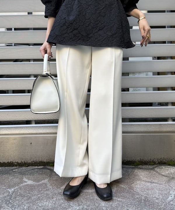 YUIさんの「BEAMS WOMEN｜フクレ織りジャカード アタッチドカラー ブラウス＊」を使ったコーディネート
