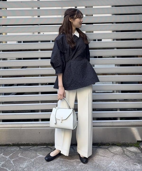 YUIさんの「BEAMS WOMEN｜フクレ織りジャカード アタッチドカラー ブラウス＊」を使ったコーディネート