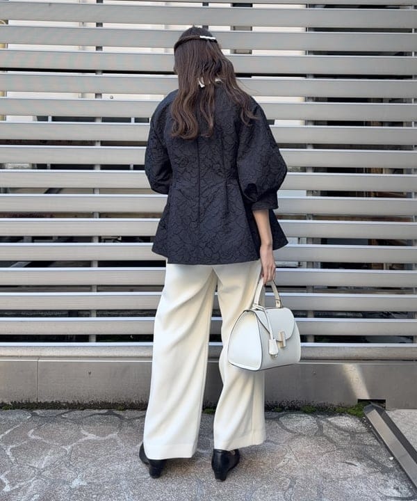 YUIさんの「BEAMS WOMEN｜フクレ織りジャカード アタッチドカラー ブラウス＊」を使ったコーディネート