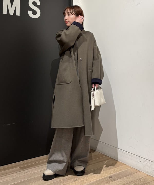 makita mikaさんの「BEAMS WOMEN｜フォックス ウール オフショルダー プルオーバーニット」を使ったコーディネート