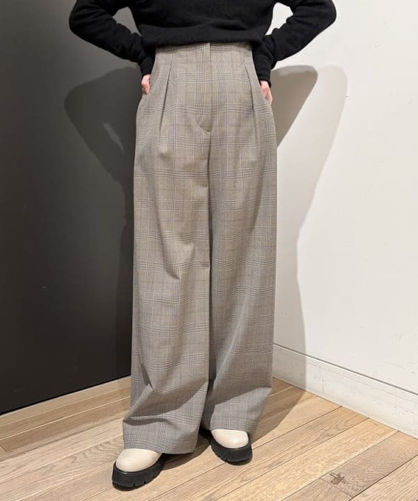 makita mikaさんの「BEAMS WOMEN｜フォックス ウール オフショルダー プルオーバーニット」を使ったコーディネート