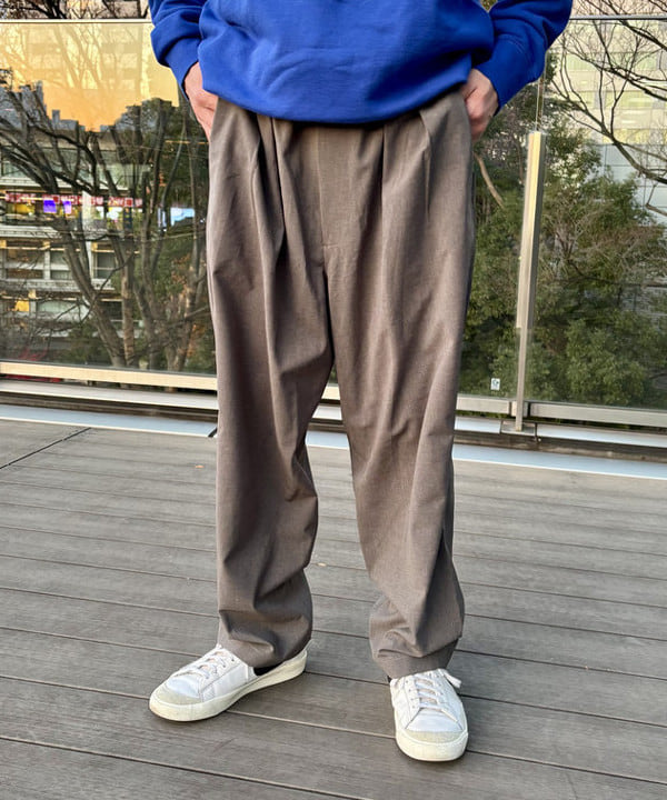 深野 諒馬さんの「BEAMS WOMEN｜BEAMS ロゴ スウェット 25SS」を使ったコーディネート