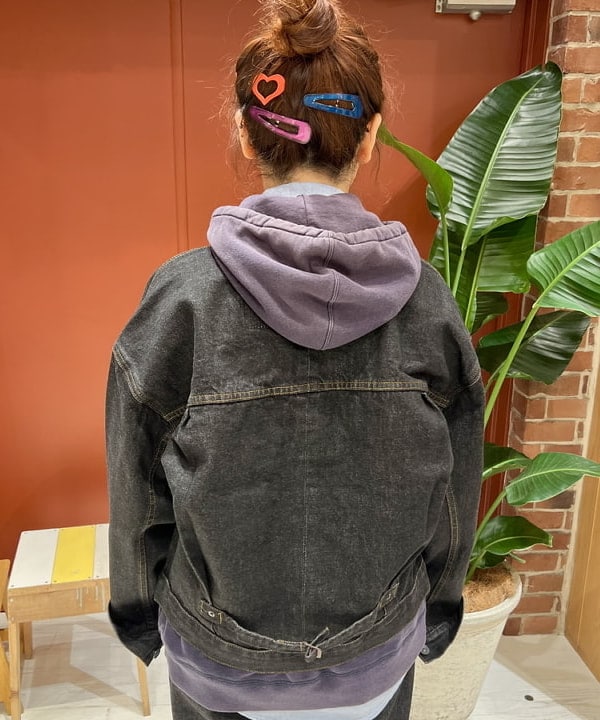 エノモト アミさんの「BEAMS WOMEN｜ボストン クリア レンズ メガネ 24FW」を使ったコーディネート