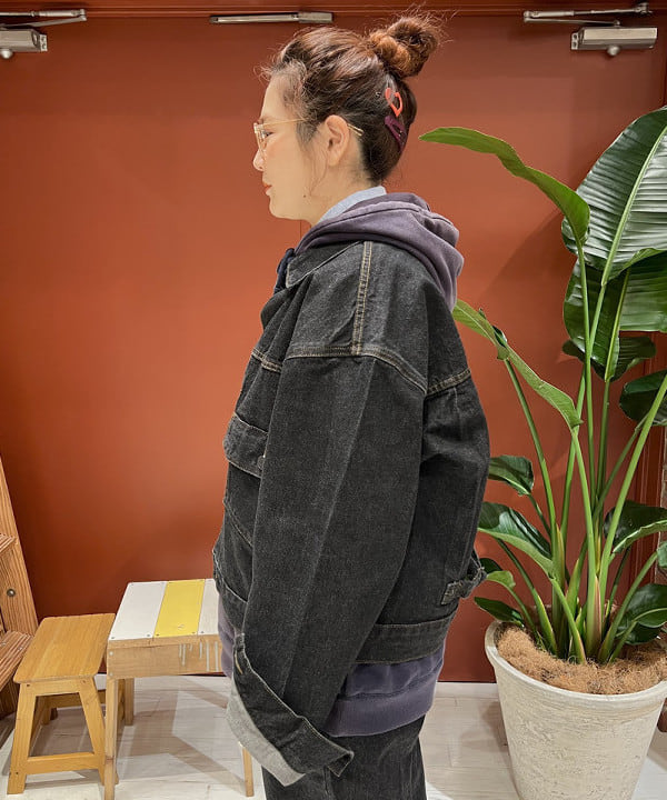 エノモト アミさんの「BEAMS WOMEN｜ボストン クリア レンズ メガネ 24FW」を使ったコーディネート