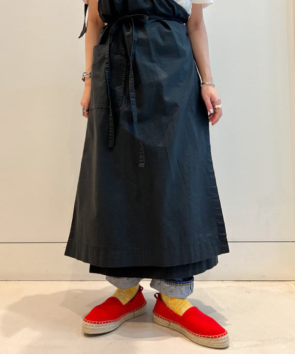 清水 彩乃さんの「BEAMS WOMEN｜【別注】NAPRON / ダメージ デニム ペイシェント バッグ」を使ったコーディネート