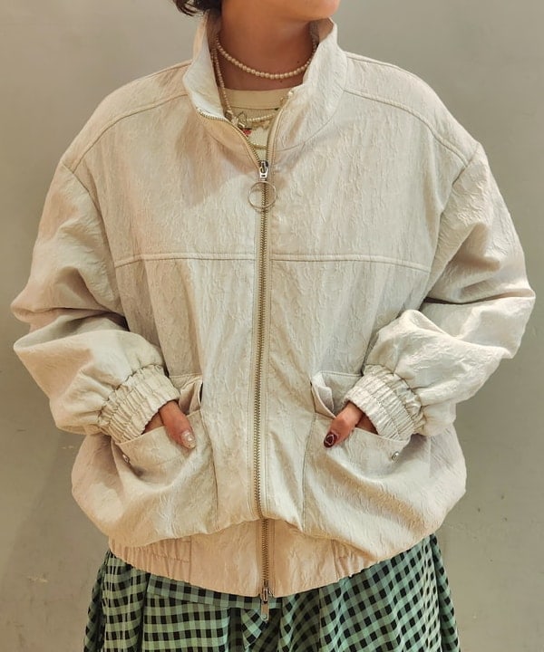 saori KATOさんの「BEAMS WOMEN｜ジャカード ナカワタ スタンドカラー ブルゾン」を使ったコーディネート