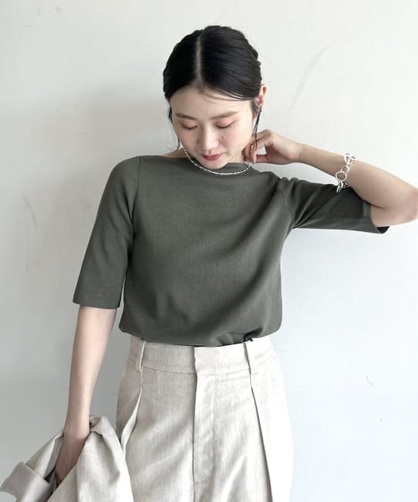 隈元 楓さんの「BEAMS WOMEN｜シンプル ボートネックニット .M」を使ったコーディネート