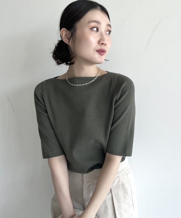 隈元 楓さんの「BEAMS WOMEN｜シンプル ボートネックニット .M」を使ったコーディネート